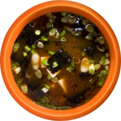 Мисо-суп с тофу и луком